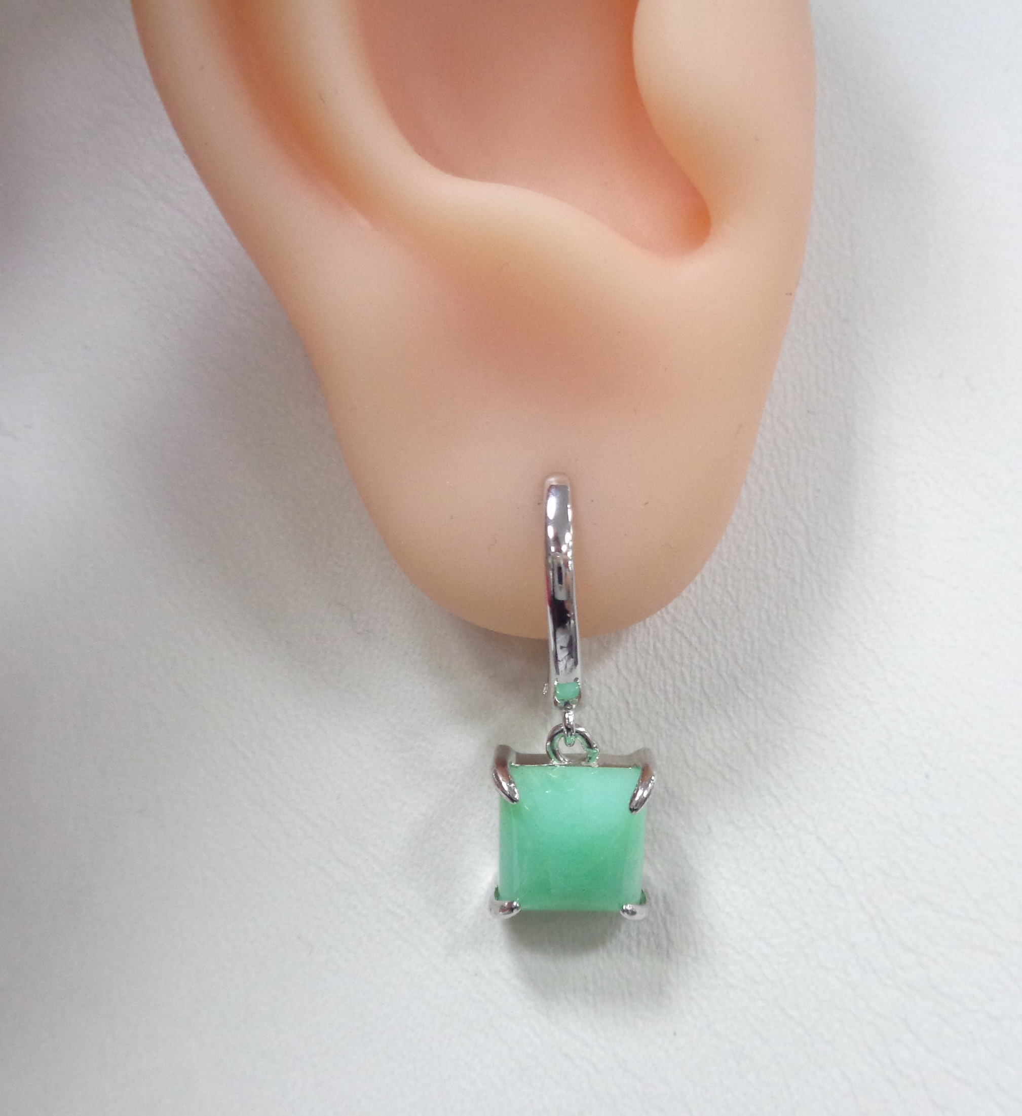 Серебряные серьги с зелеными халцедонами